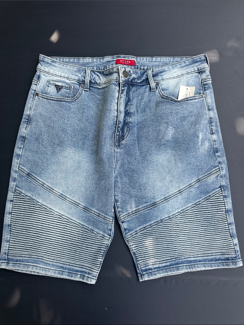 New Guess Men’s Light Wash Ribbed Denim Shorts SZ 38 - Picture 2 of 8